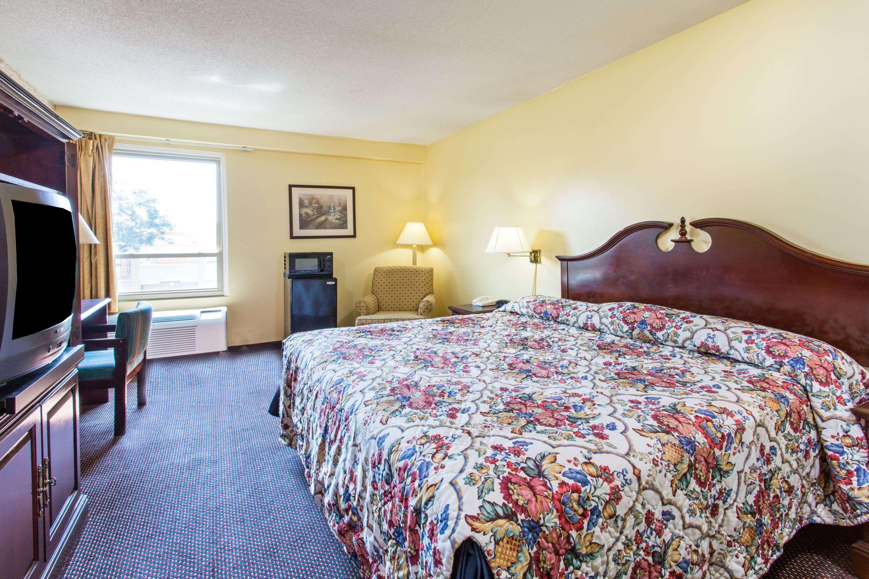 Days Inn By Wyndham Manassas Battlefield Εξωτερικό φωτογραφία